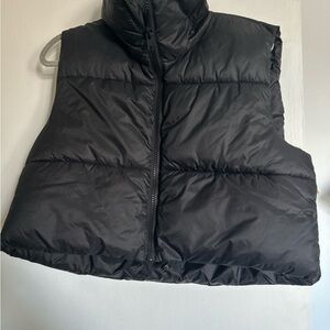 Amazon Essentials Women's Black Puffer Vest Cropped